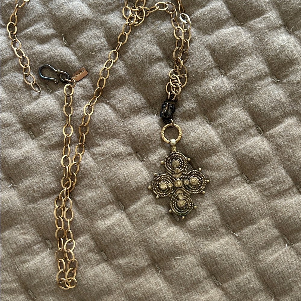 Sennod 32” gold chain with cross vignette (interchangeable)